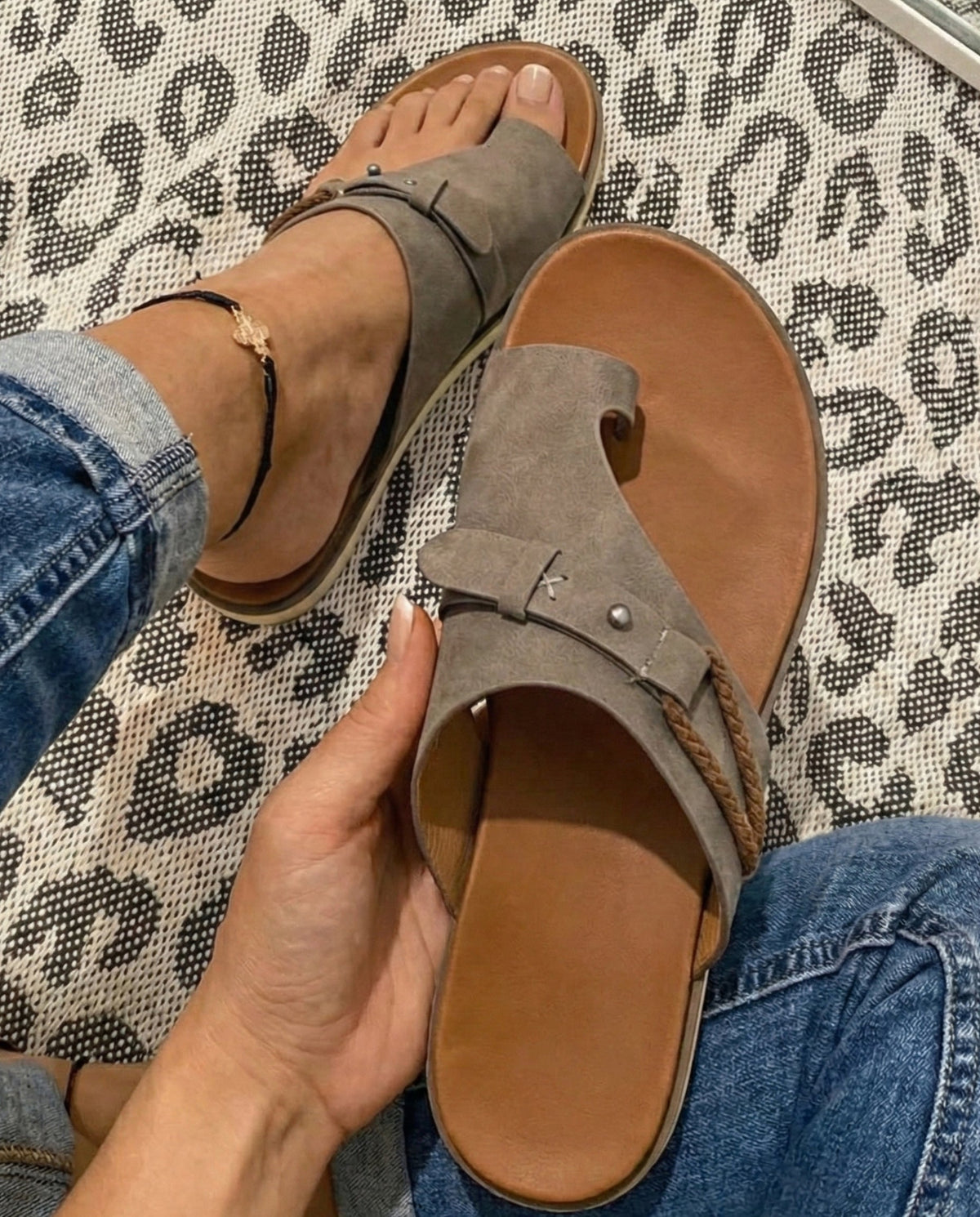Women's Flat Toe Loop Sandals