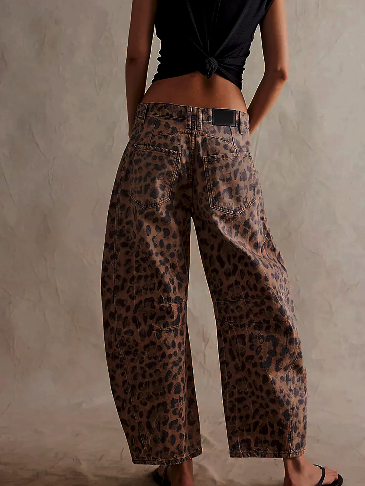 Women's Barrel Leg Jeans with Relaxed Curved Fit