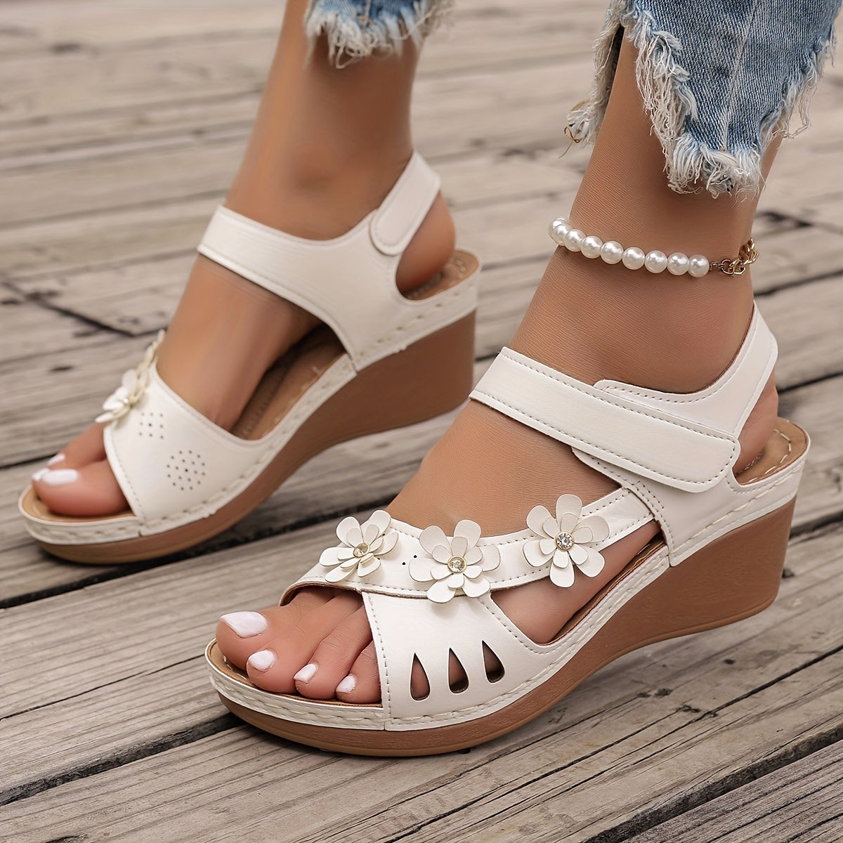 Women's Wedge Sandals With Floral Detail