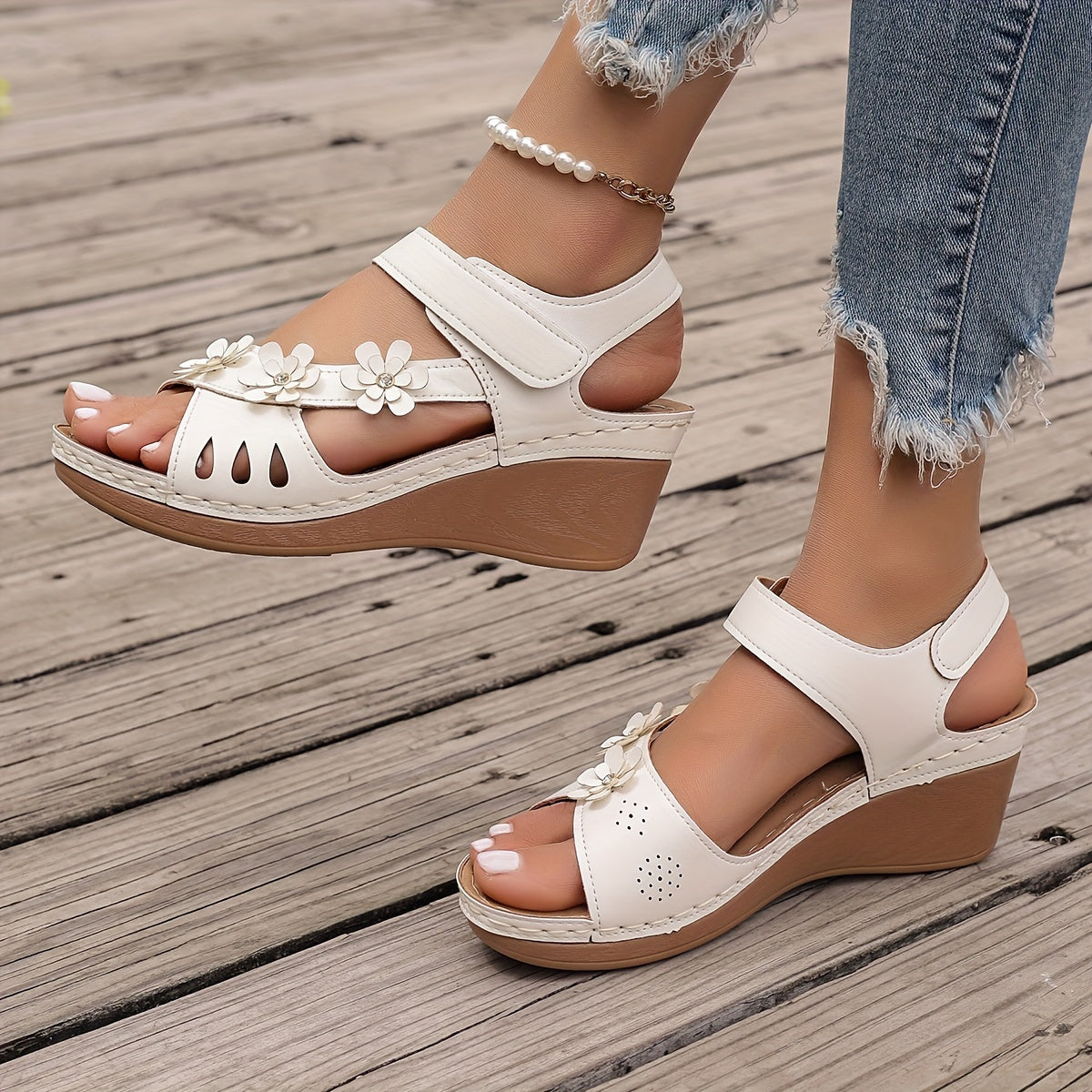 Women's Wedge Sandals With Floral Detail