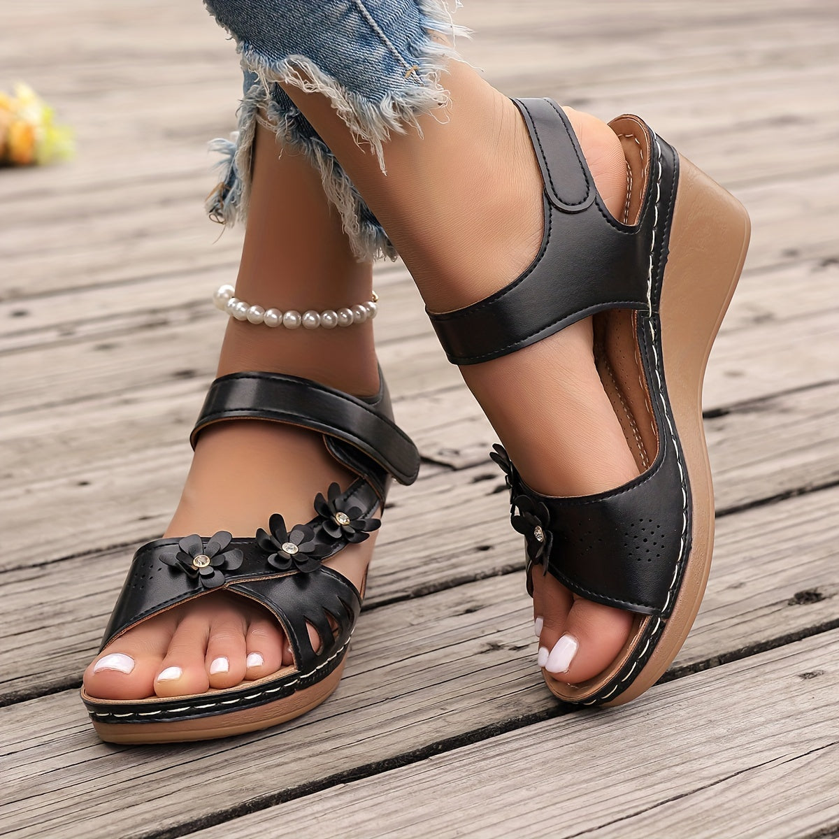 Women's Wedge Sandals With Floral Detail