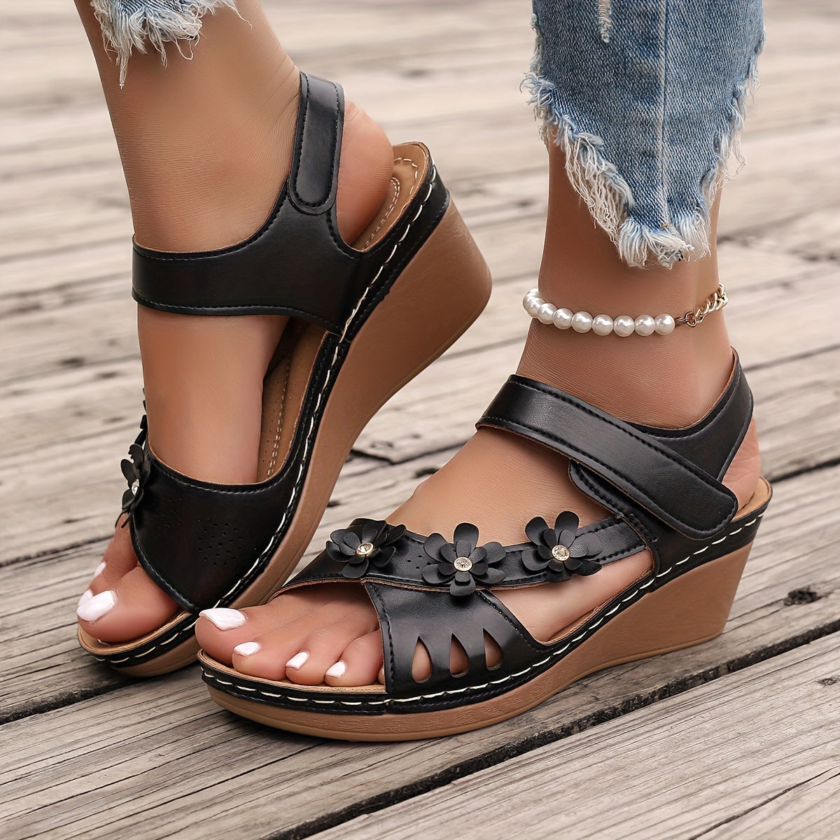 Women's Wedge Sandals With Floral Detail